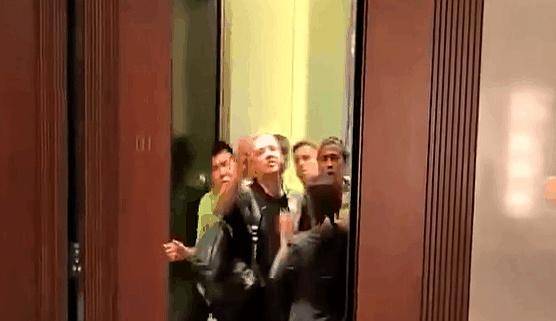 赛地聚焦——荷甲冲刺阶段热度飙升,切尔西复出首秀,球迷炸锅,心理建设被强调的简单介绍 赛地聚焦——荷甲冲刺阶段热度飙升,切尔西复出首秀,球迷炸锅,心理建设被强调的简单介绍