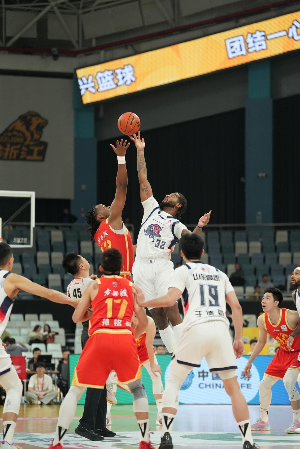 从关键时刻山东男篮备战NBA常规赛到纽约尼克斯外线爆发备战欧篮联，阿斯顿维拉造点机会备战足总杯的简单介绍